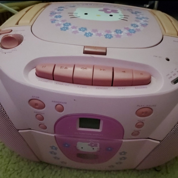 Hello kitty radio cassette and cd player - Picture 2 of 9